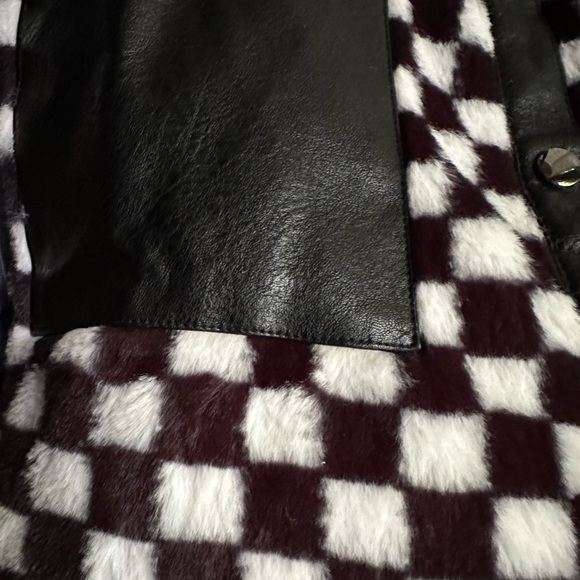 Checkerboard Shacket faux fur & leather - Picture 7 of 8